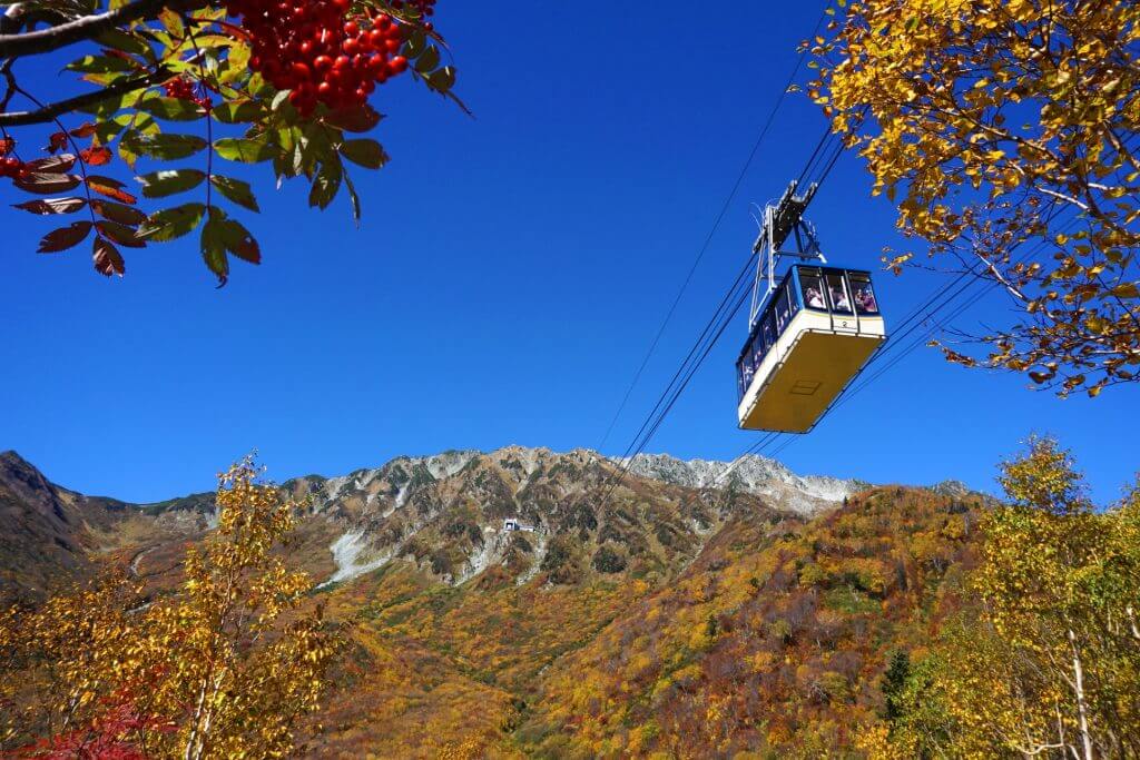 tateyama-kurobe-alpine-route-ropeway-autumn