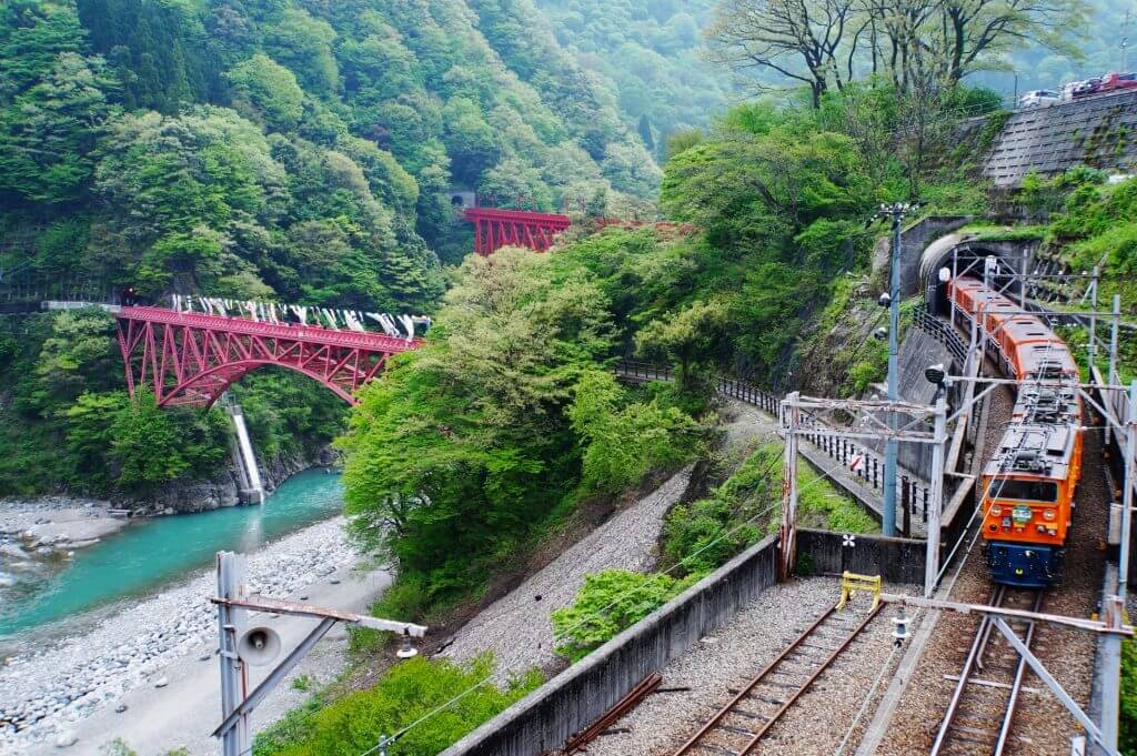 kurobe-gorge-railway