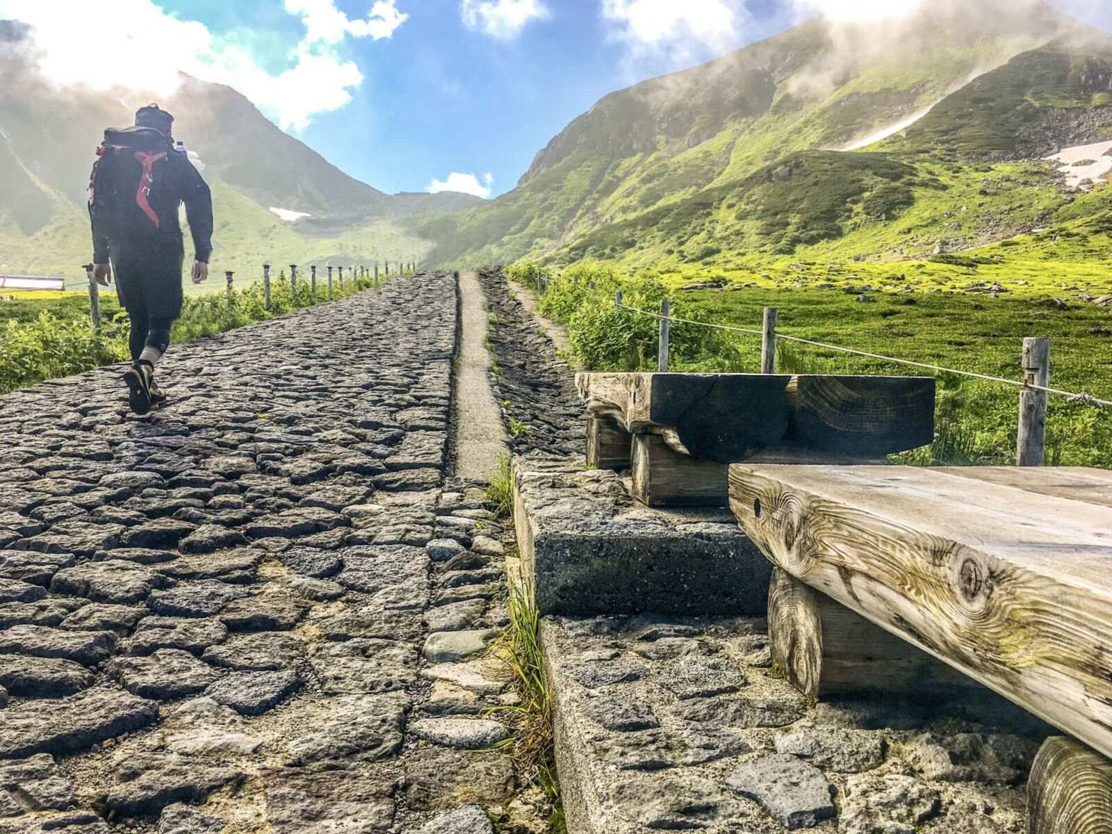 tateyama-kurobe-alpine-route-hiking