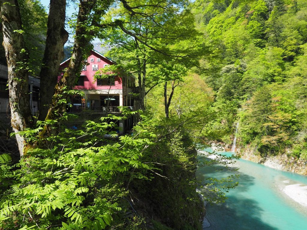 kurobe-gorge-railway