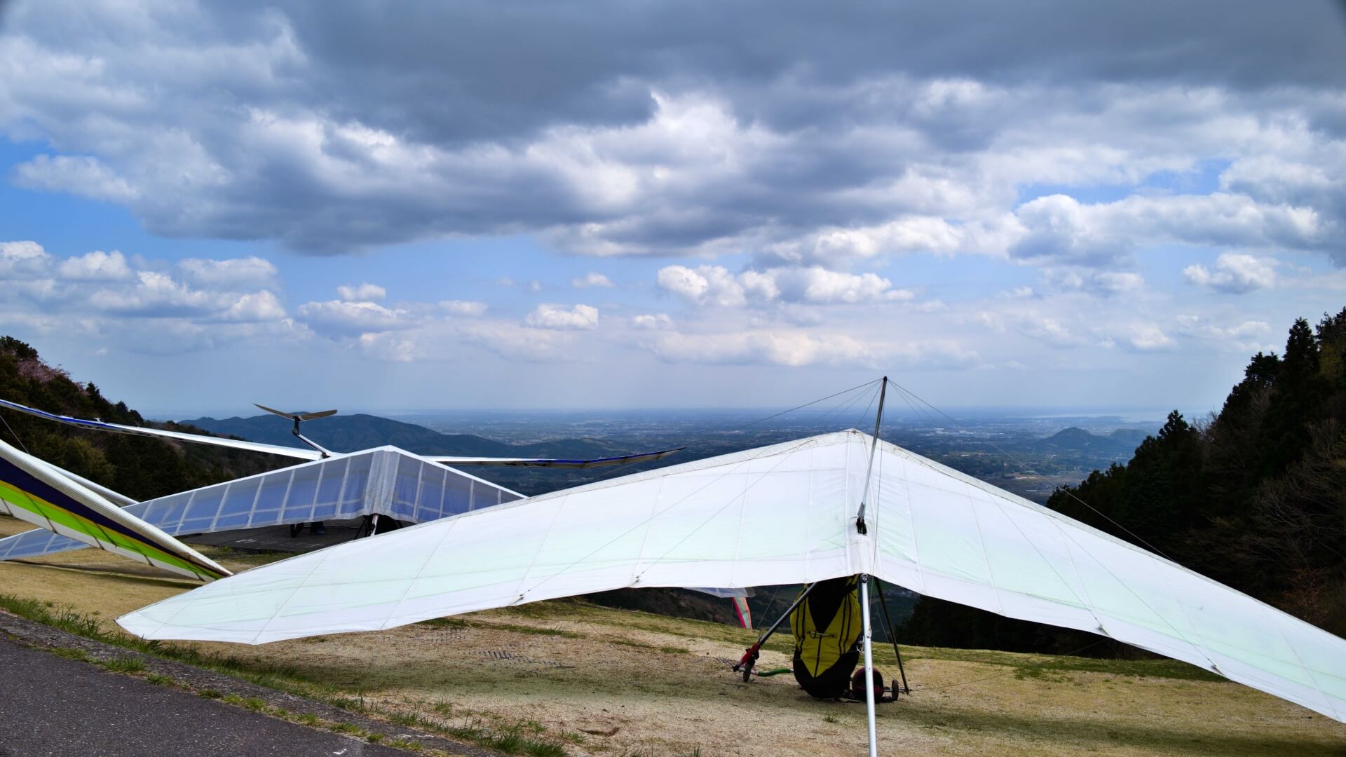 hang-gliding