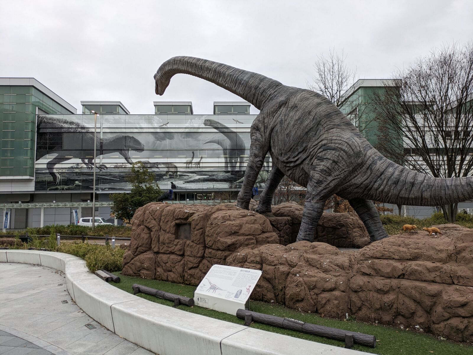 fukui-station-dinosaur