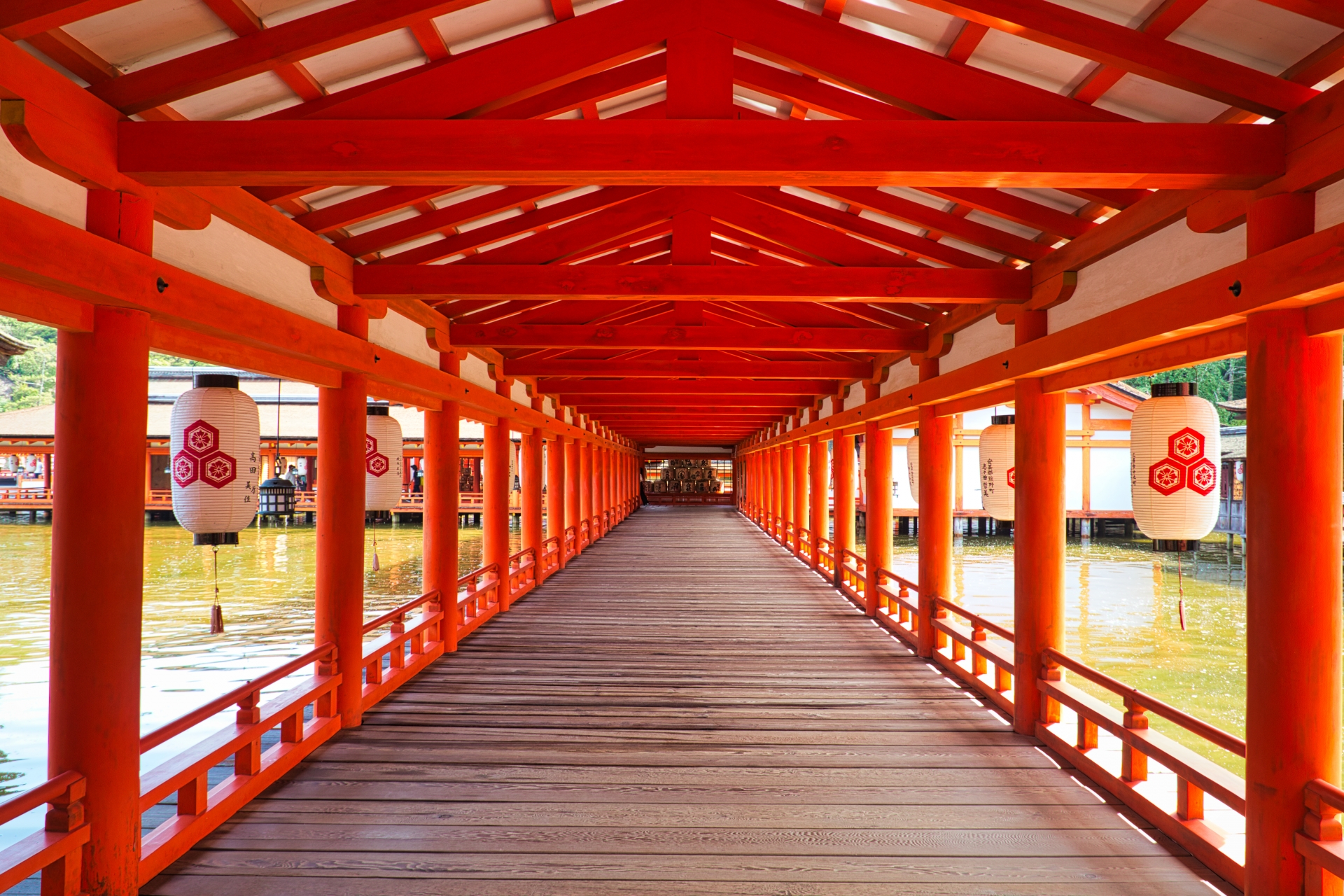 MIYAJIMA - ITSUKUSHIMA SHRINE